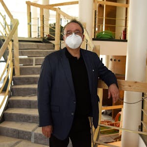 Direktor Mario Kramp auf der Baustelle