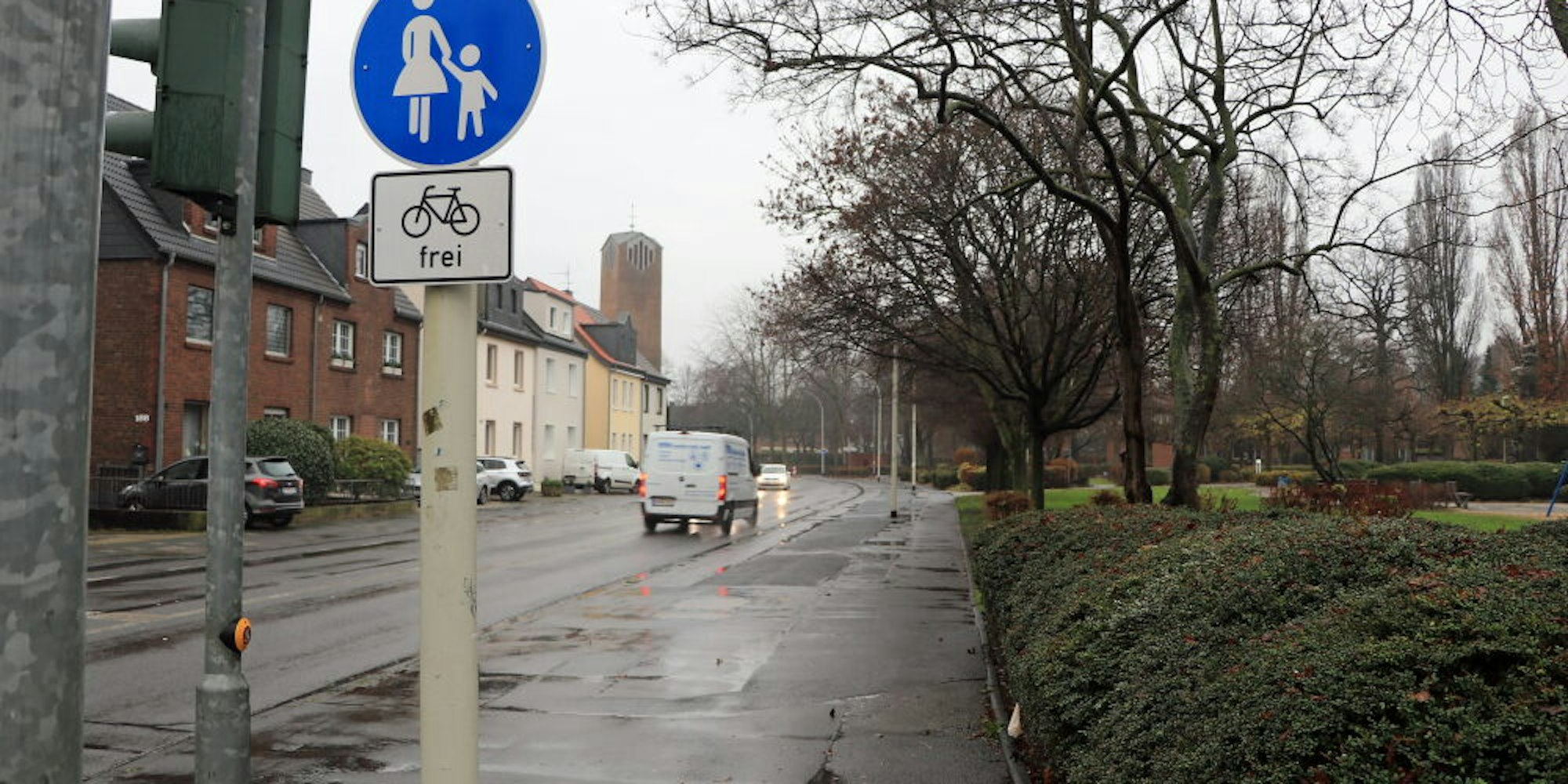 Auf der Hubert-Prott-Straße in Bachem soll ein Schutzstreifen für Fahrradfahrer angelegt werden.