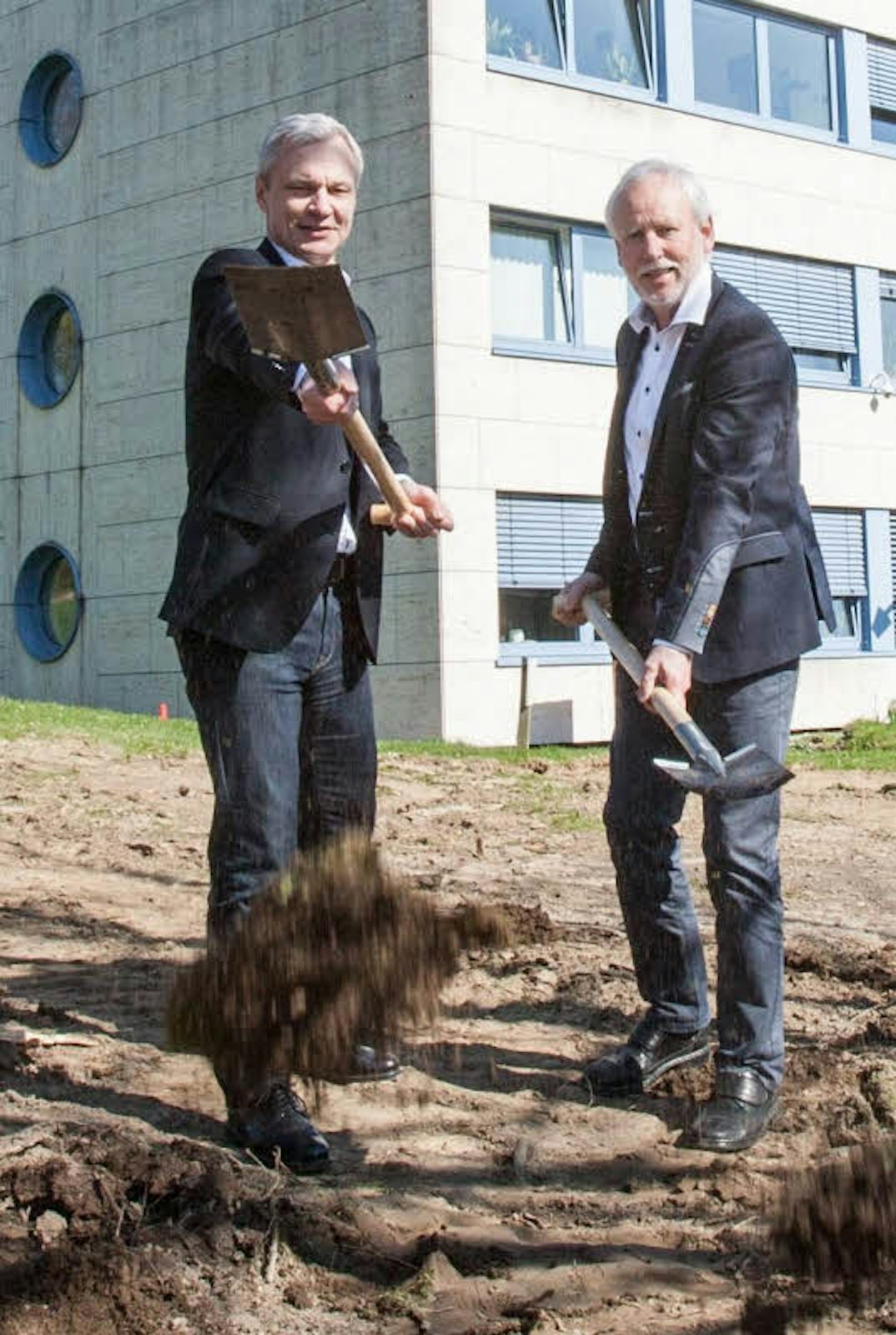 Spatenstich für den Rathaus-Anbau 2017, hier gemeinsam mit Bürgermeister Dr. Georg Ludwig. (Foto: )