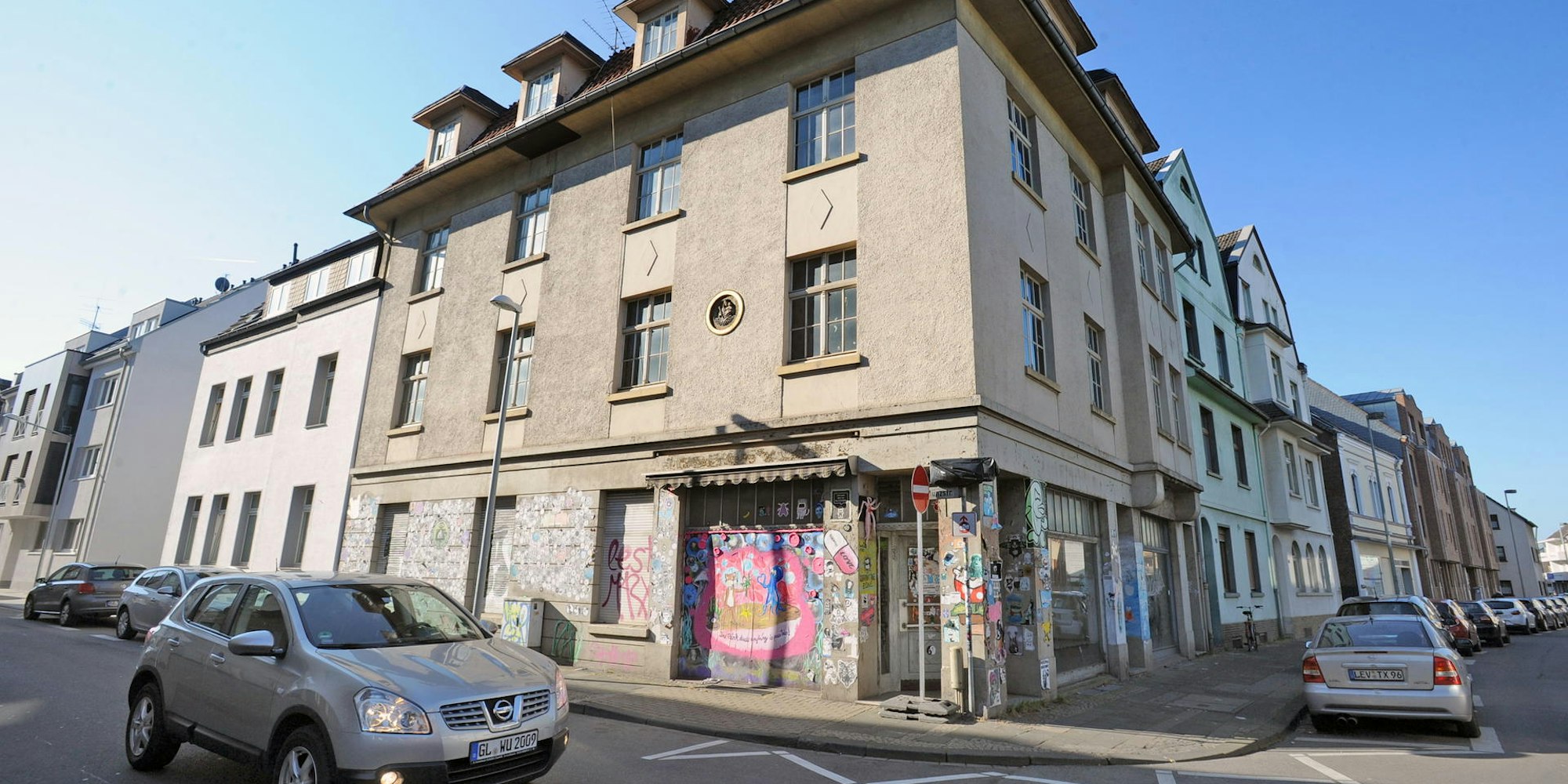 Seit Jahren ein Stein des Anstoßes, aber weiterhin dem Verfall hingegeben: Das Eckhaus Altstadtstraße/Münzstraße.