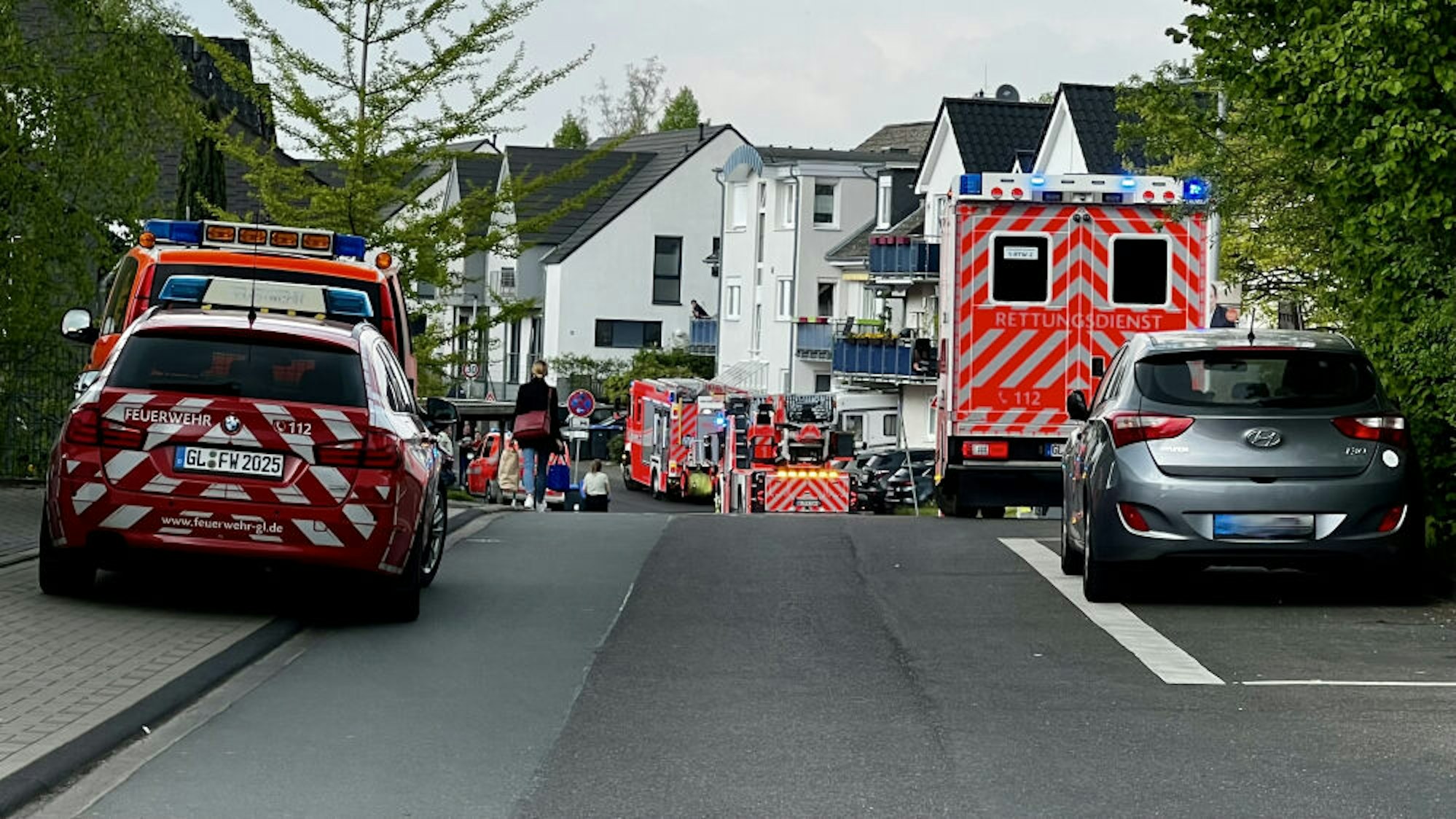 Ein Großaufgebot der Feuerwehr war im Einsatz, die Straße Moitzfeld musste zeitweise komplett gesperrt werden.