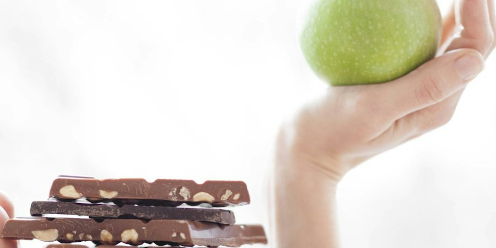 Gegen den Apfel hat die Schokolade keine Chance - und zwar nie: Menschen mit Orthorexie sind besessen von gesundem Essen.