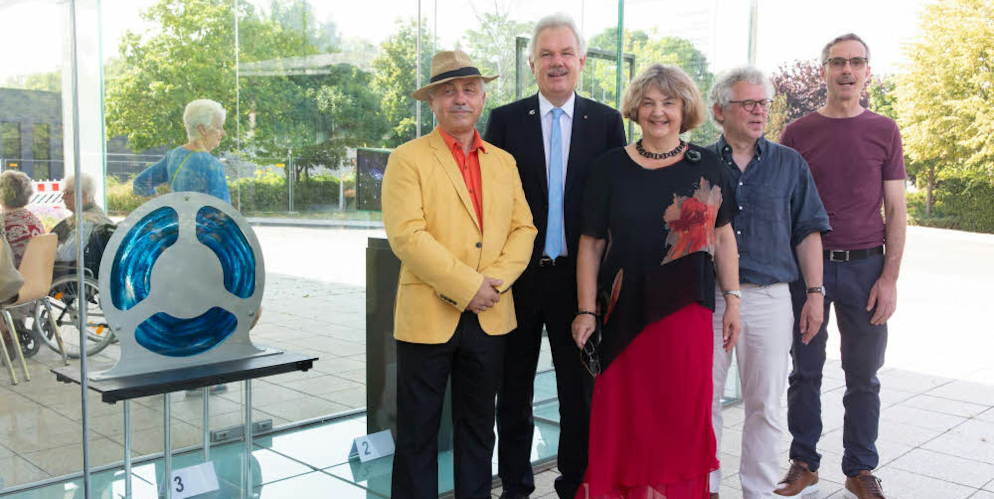 Museumsleiterin Ruth Fabritius und Bürgermeister Stefan Raetz (2. v. l.) mit den Jury-Teilnehmern Kazimierz Pawlak, Uwe Claassen und Korbinian Stöckle (von links).