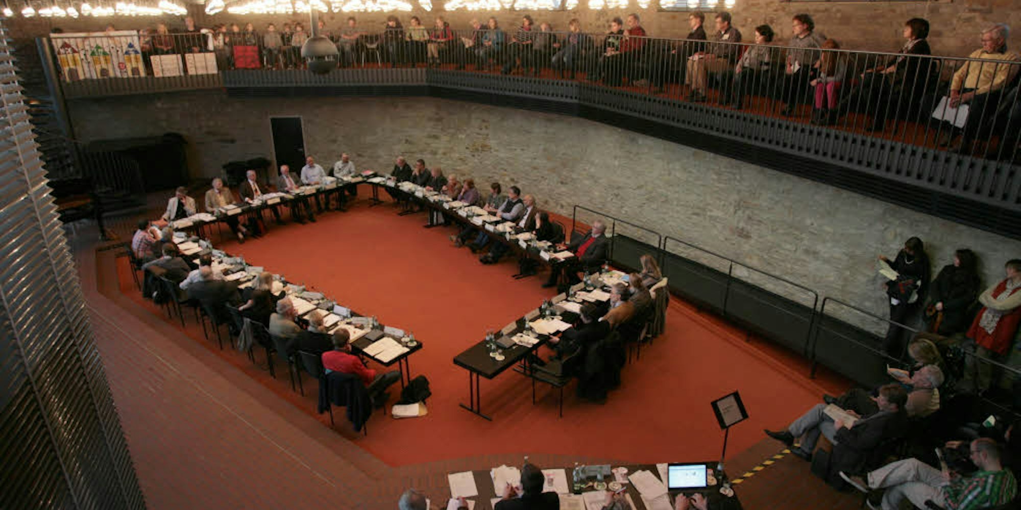 In den Rats- und Ausschusssitzungen im Bensberger Rathaus wird über vieles beraten, auf das die Kommunalpolitiker keinen Einfluss haben.
