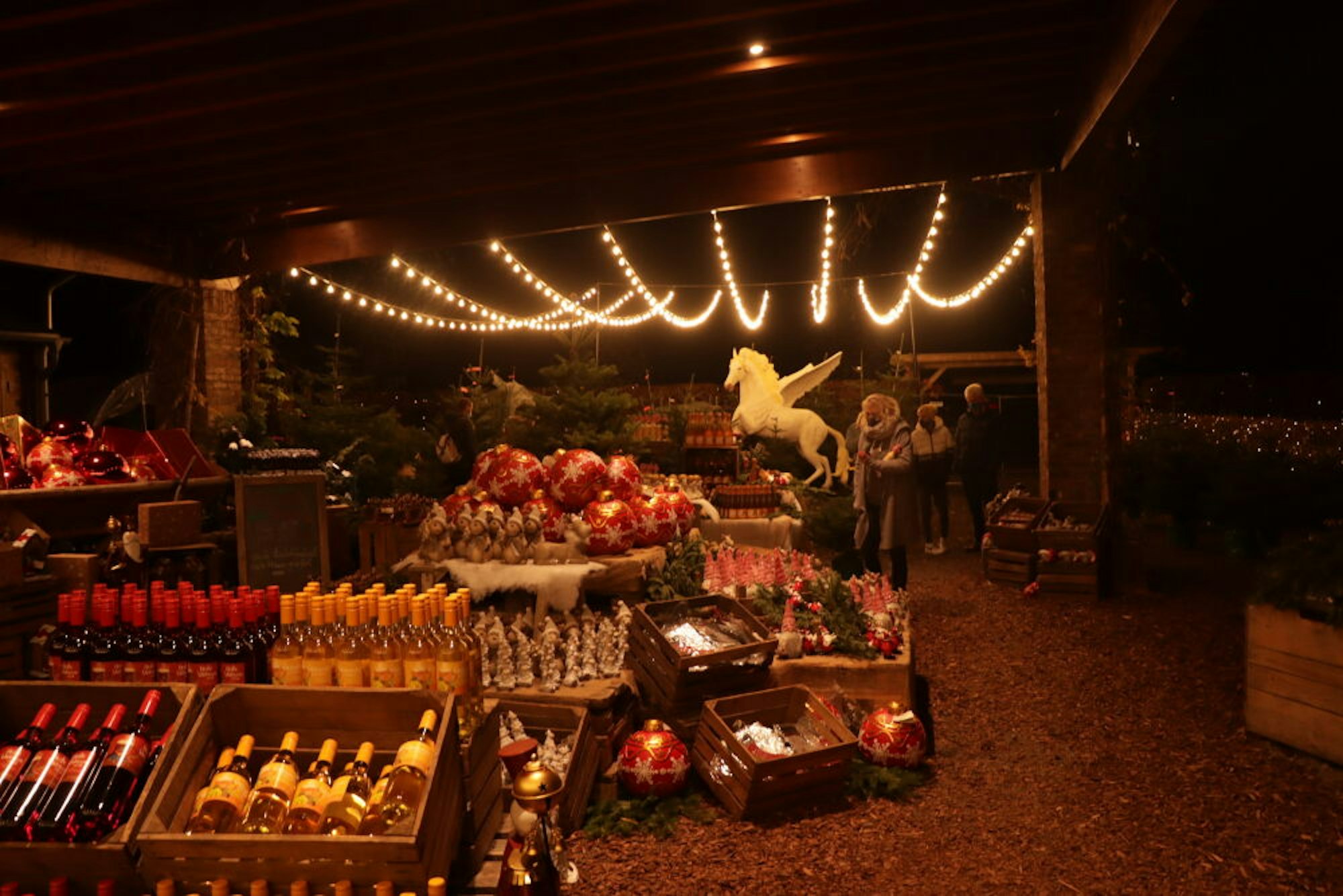 Der Gertrudenhof versprüht das Ambiente eines Weihnachtsmarkts und bietet Geschenkideen.