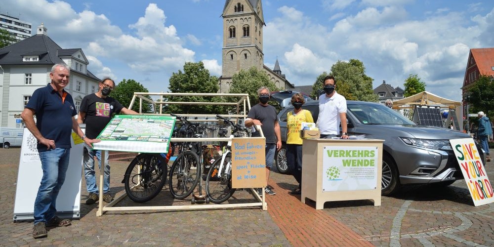 Bei ihrem Aktionstag machten die „Klimafreunde Rhein-Berg“ vor allem optisch auf Klimaschutz aufmerksam.