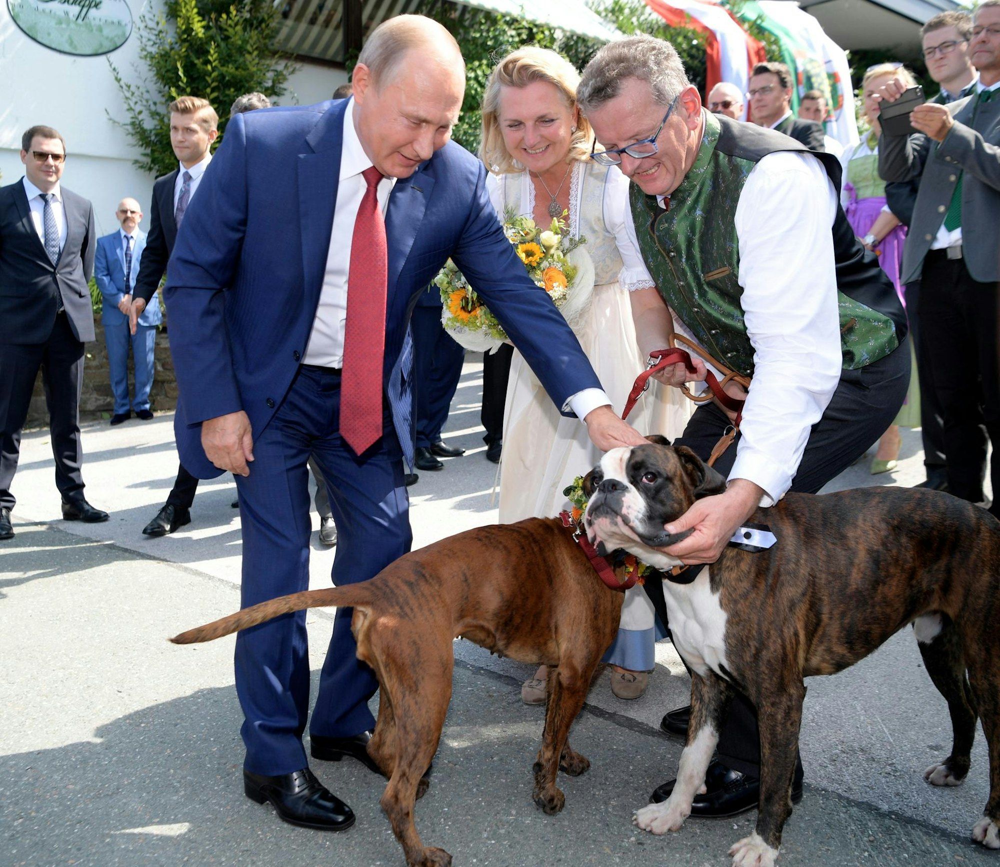 Bild 1 Hochzeit Kneissl Putin