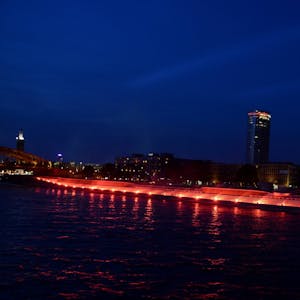 Der illuminierte Rheinboulevard bei den Kölner Lichtern 2015.