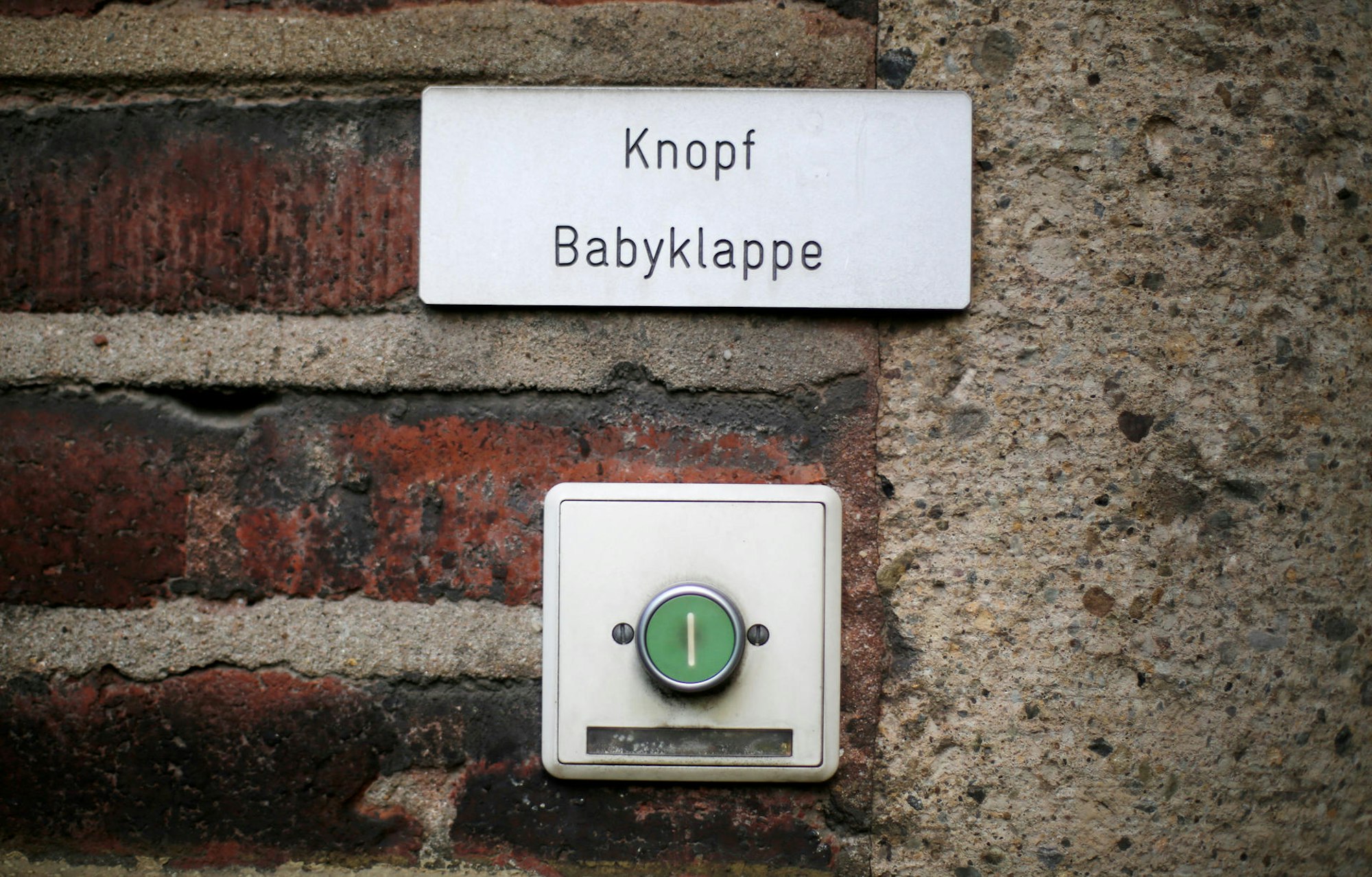 babyklappe-knopf