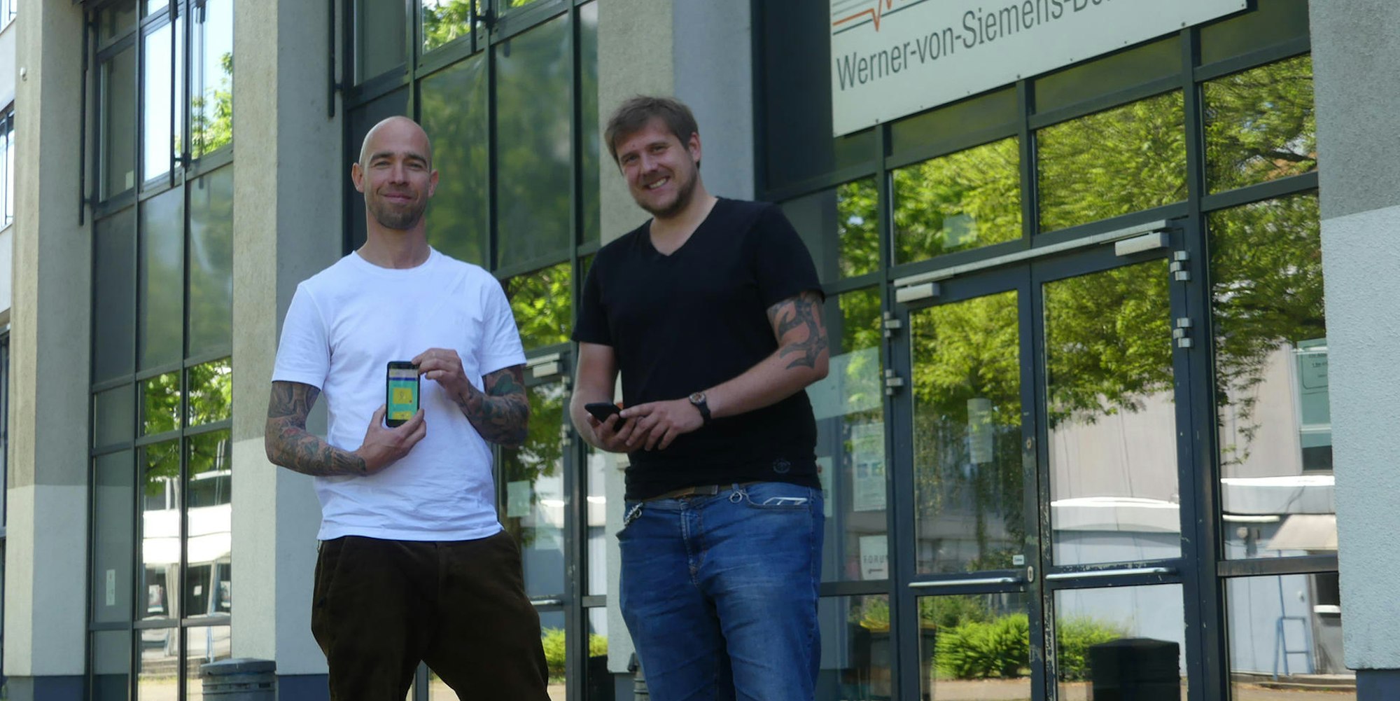 Christoph Korb (l.) und Boris Haberl haben die Azufi-App erdacht und entwickelt.