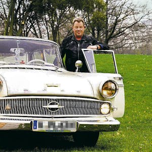 Markus Georgino aus Brück geht mit einem Opel Kapitän, Baujahr 1963, auf große Fahrt. Der Wagen fuhr früher einmal in Südfrankreich.