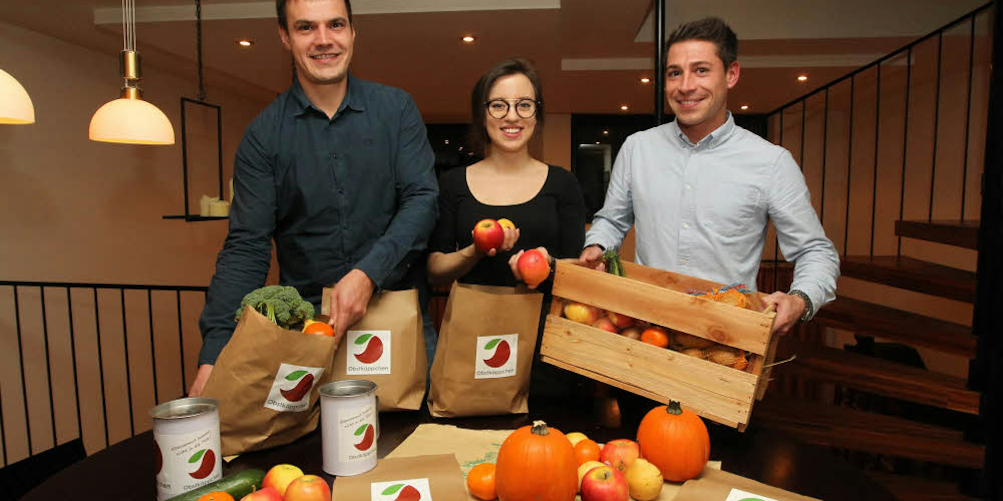 Obstkäppchen der ersten Stunde: (v. l.) Johannes Radschinski, Carina Raddatz und Christopher Kossack wollen im Dezember mit ihren Obstlieferungen beginnen.