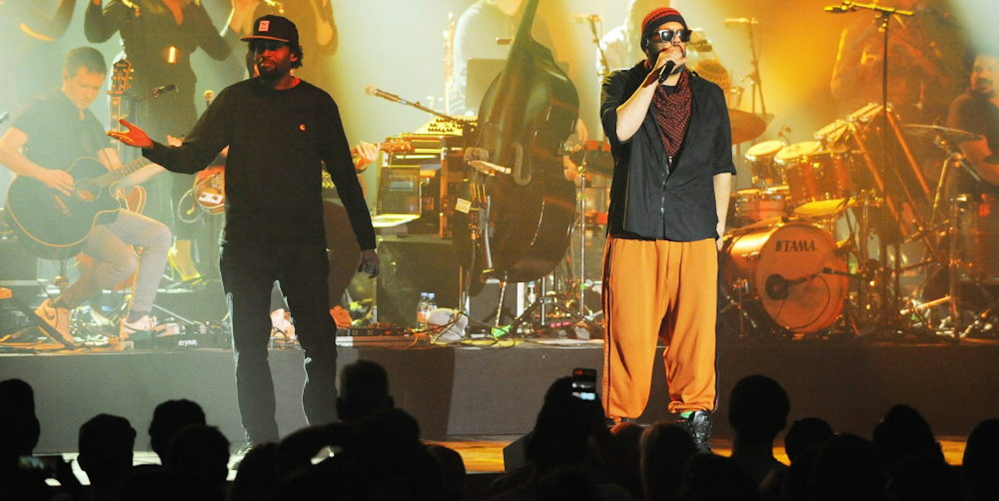 Zwei eng befreundete Künstler: Samy Deluxe (rechts) brachte seinen Rap-Kollegen Afrob mit in den Terrassensaal.
