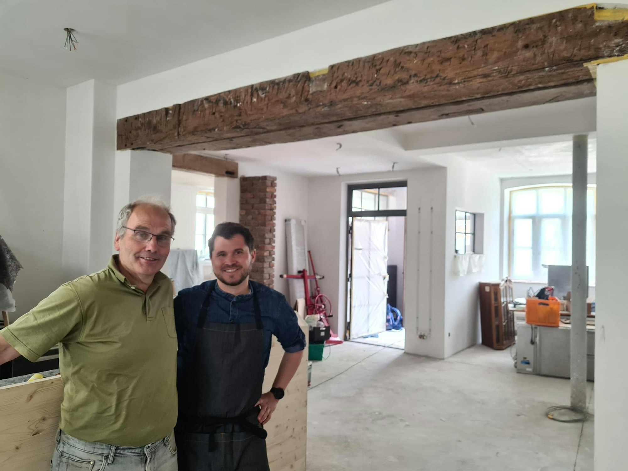 Inhaber Bernd Schmitz-Lothmann und Pächter Christof Hölscher wollen dem alten Wirtshaus neues Leben einhauchen.