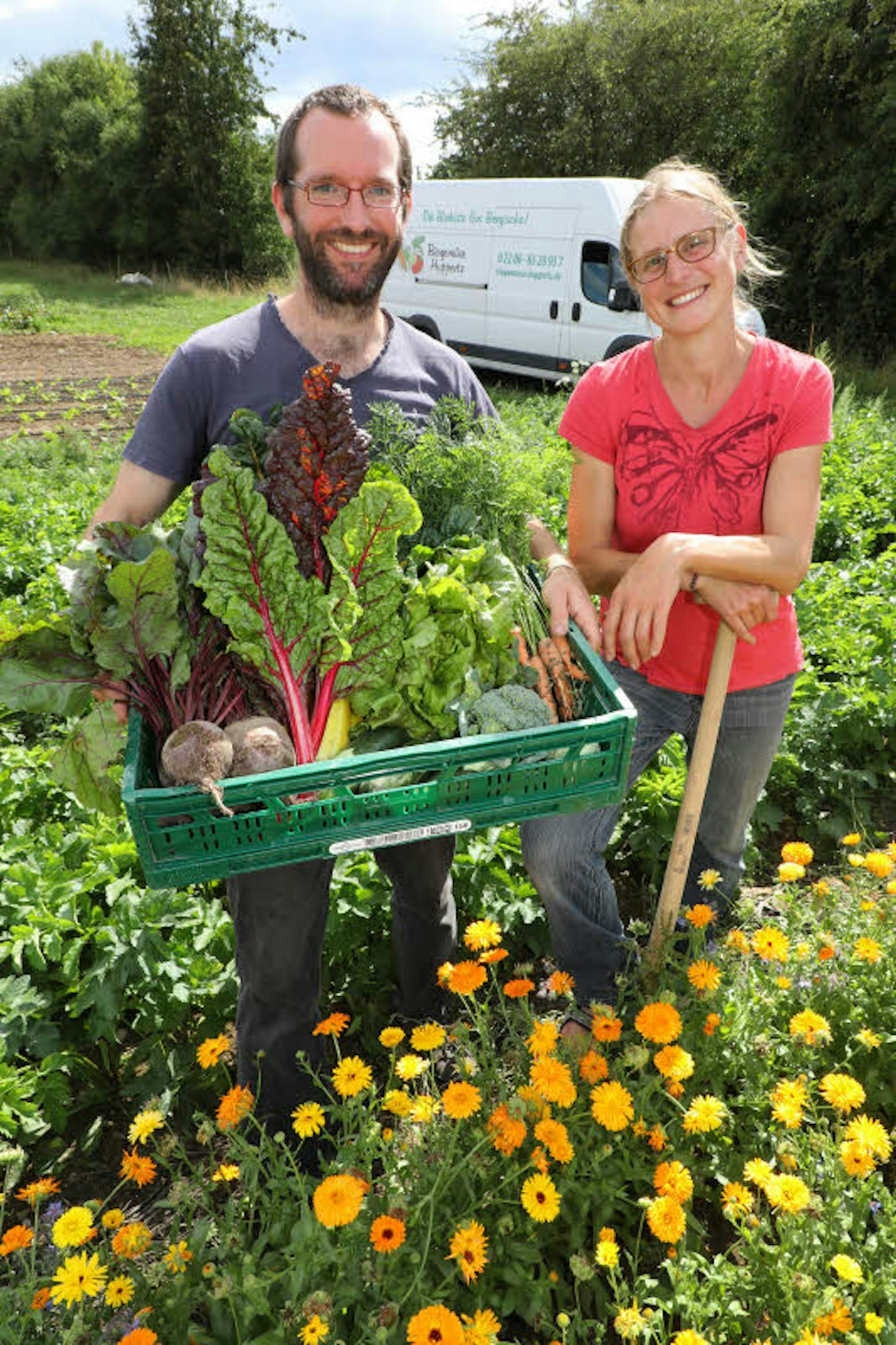 Gemüse und Salat im Abo: Verena und Adrian Huppertz bauen auf Overaths Höhen Gemüse an und liefern es kreisweit an Kunden aus.