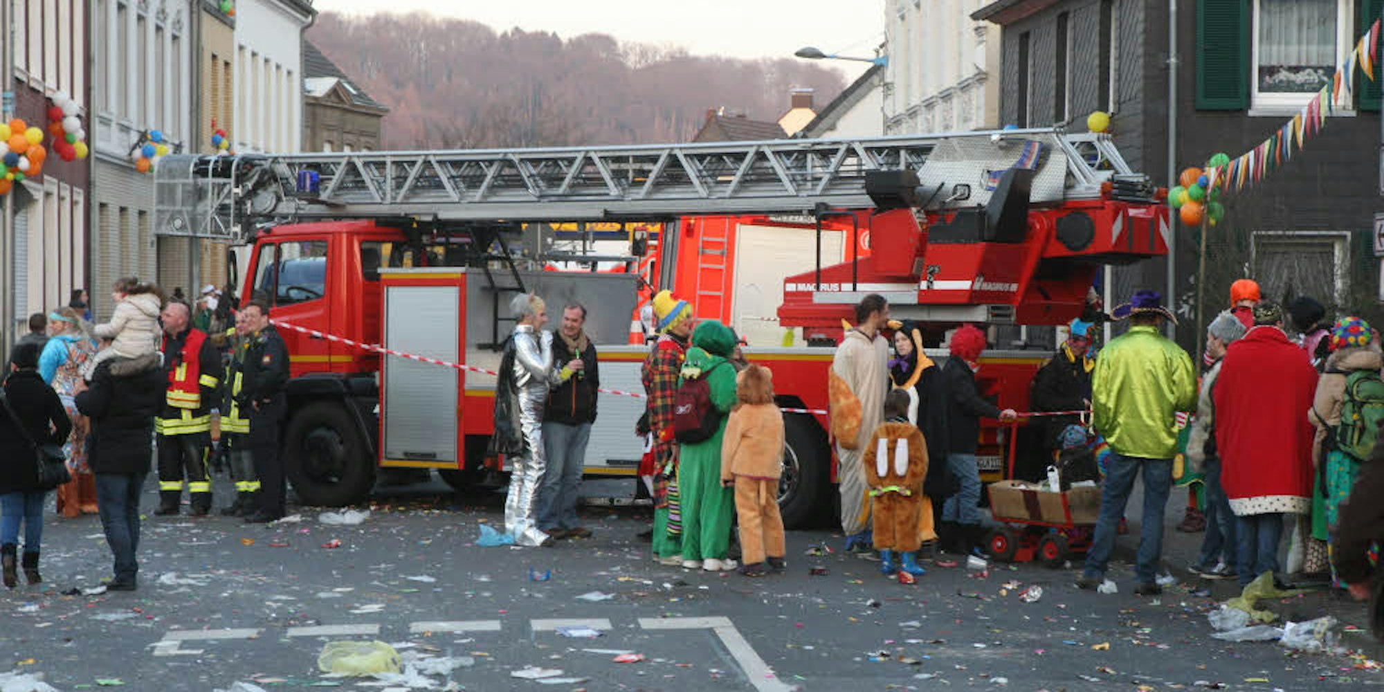 Feuerwehrautos könnten in diesem Jahr als Straßensperre gegen mögliche Lkw-Anschläge auf Karnevalszüge dienen.