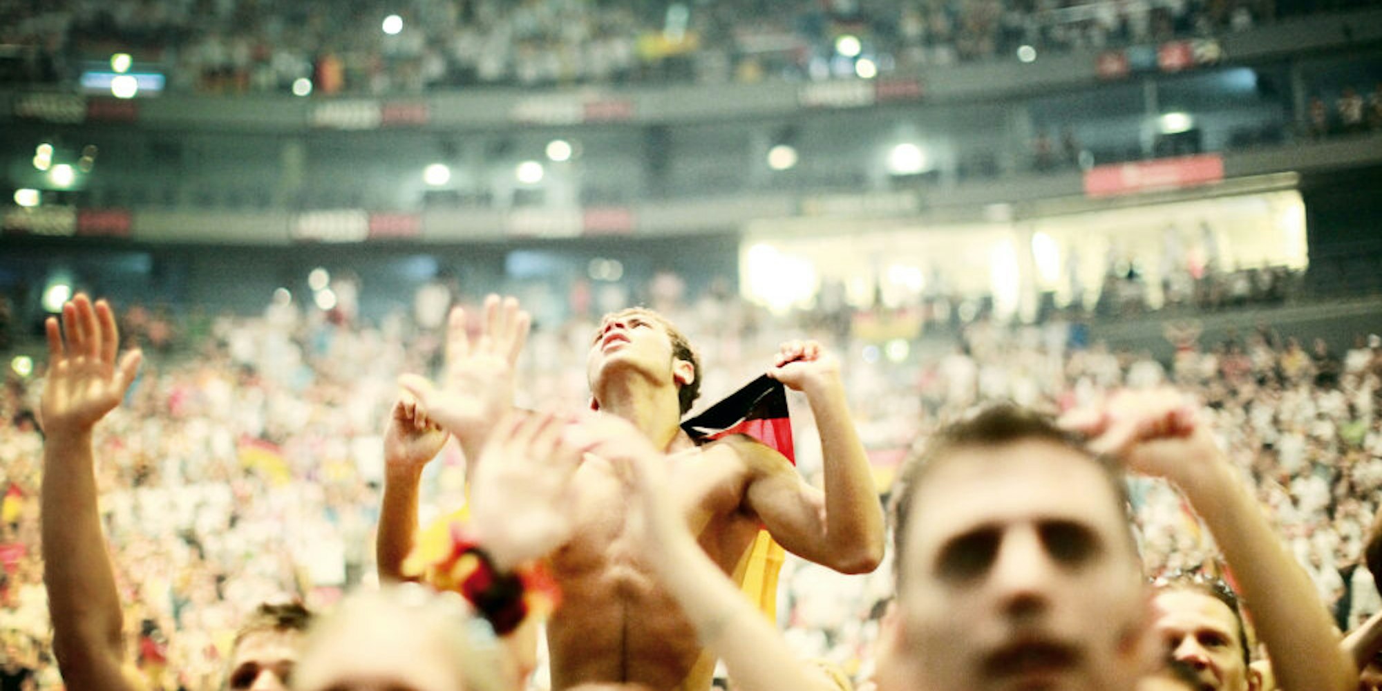 Das Public Viewing in der Lanxess-Arena zog tausende Fans an.
