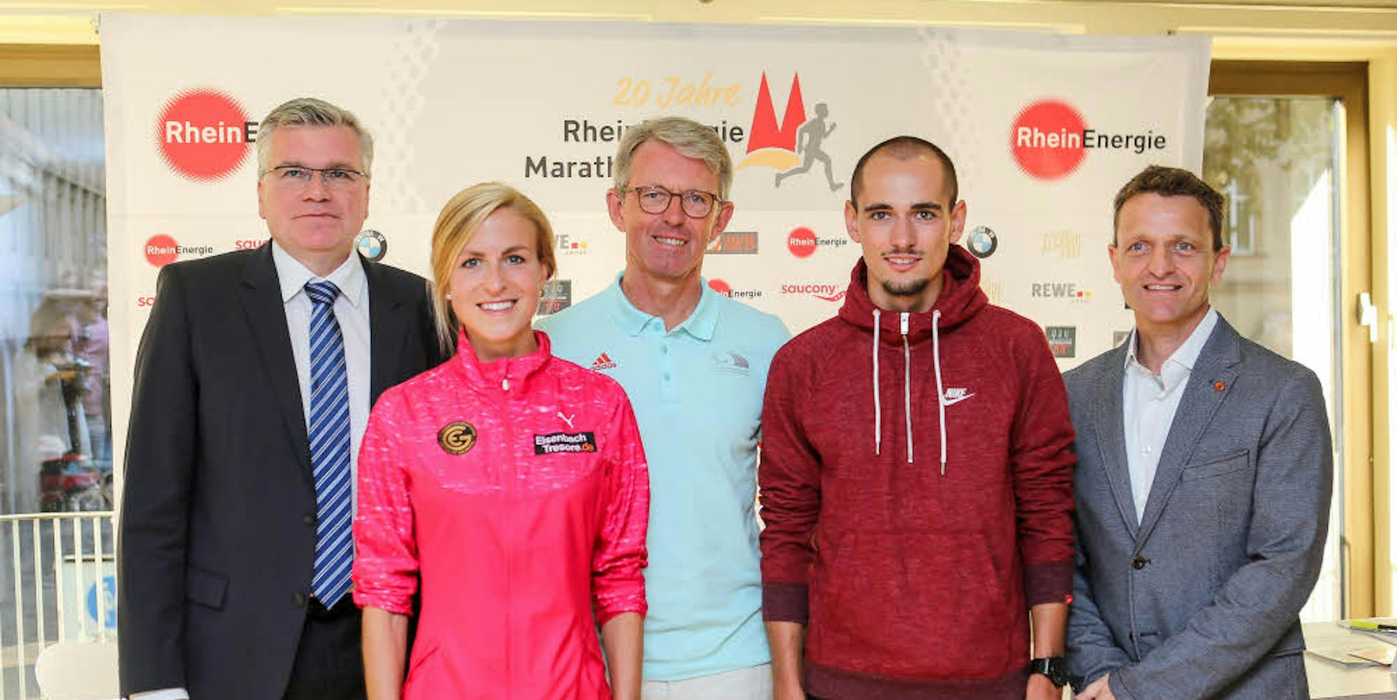 Freude auf das Jubiläum: Marathon-Geschäftsführer Markus Frisch (v.r.) freut sich über den Start von Hendrik Pfeiffer, Hans-Peter Durst, Laura Hottenrott und Rheinenergie-Vorstand Achim Südmeier.
