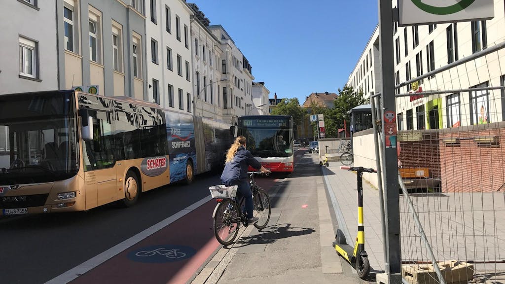 Bonn_Bus_Quantiusstraße