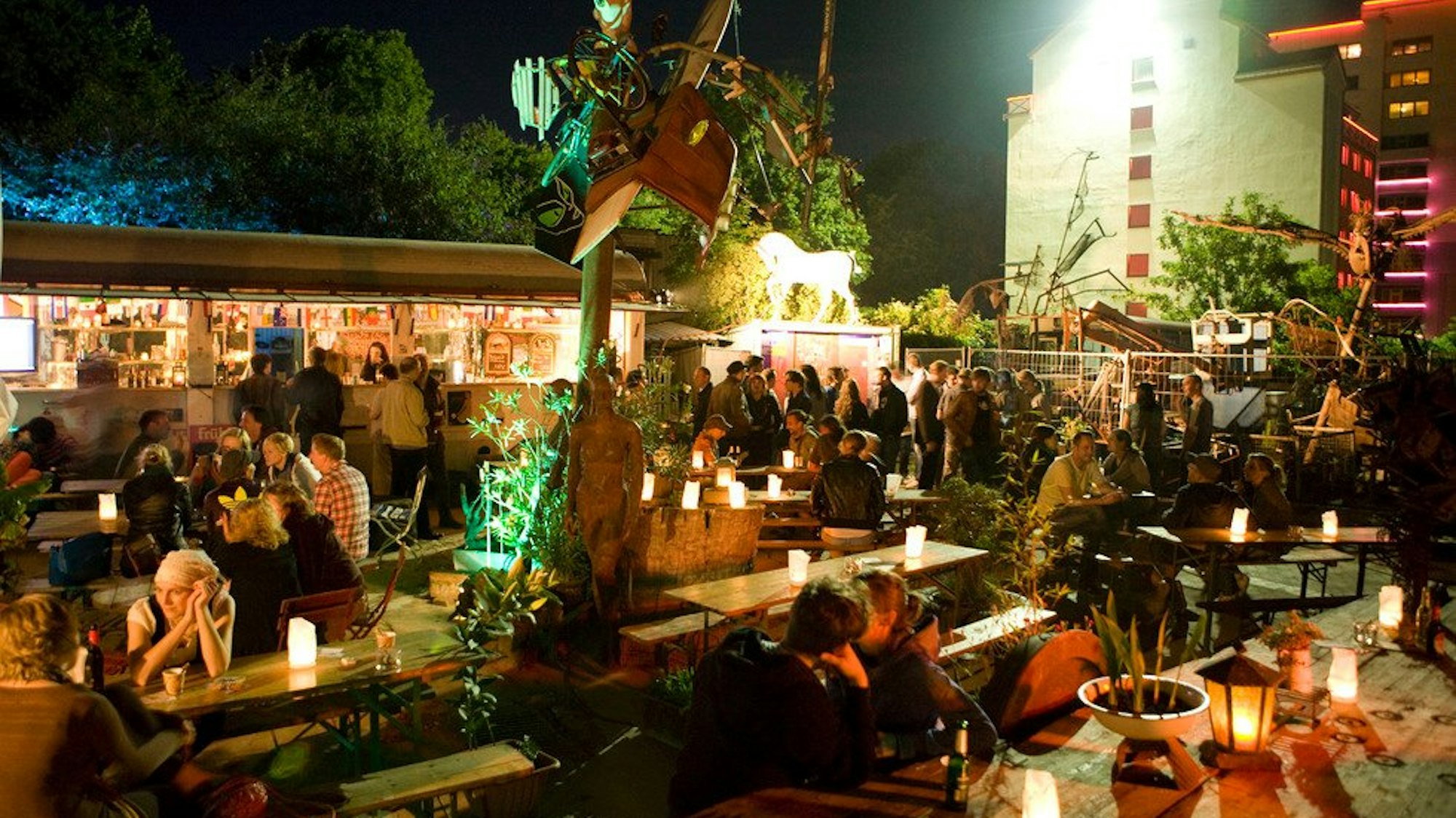 Im Odonischen Biergarten werden Konzerte, Open-Air-Kino, Theater, Partys und Festivals geboten.