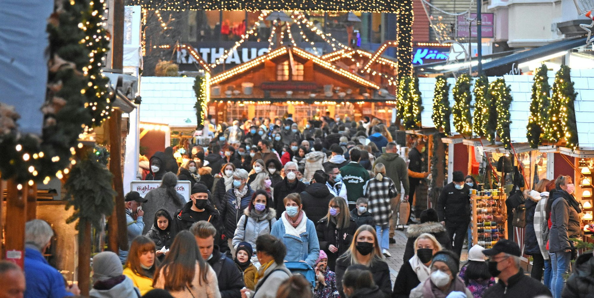 Weihnachtsmarkt Leverkusen Corona Symbolbild