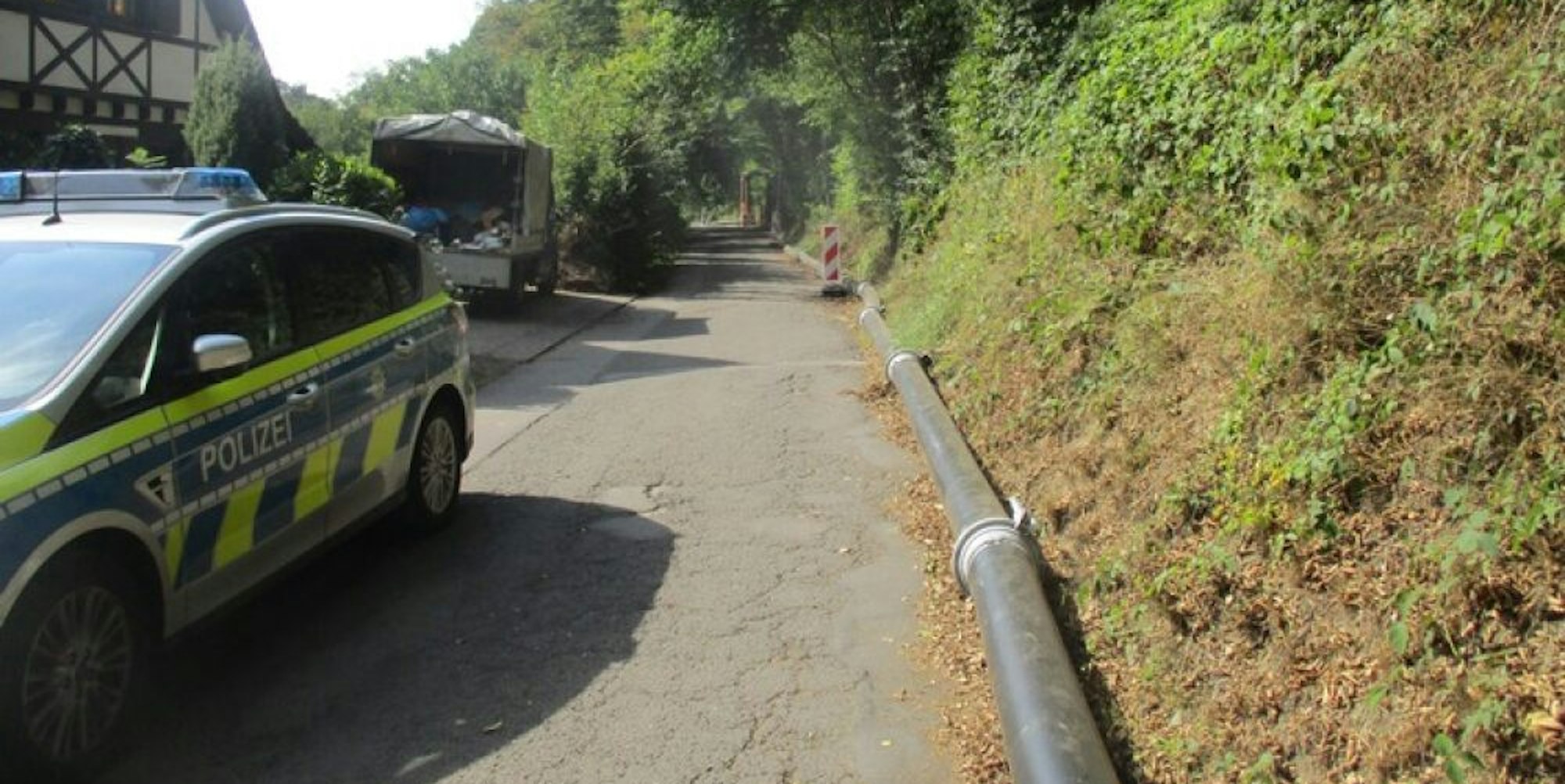 Die Kanalleitung der Baustelle in der Ortschaft Wietsche, die ein unbekannter Autofahrer beschädigt hat.