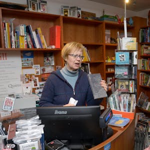 Die persönliche Beratung durch Fachpersonal ist ein Vorteil der lokalen Buchhandlungen.