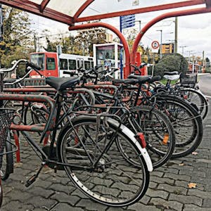 Am Stadtbahnhalt in Brühl-Mitte dürften bald auch Leihfahrräder stehen.