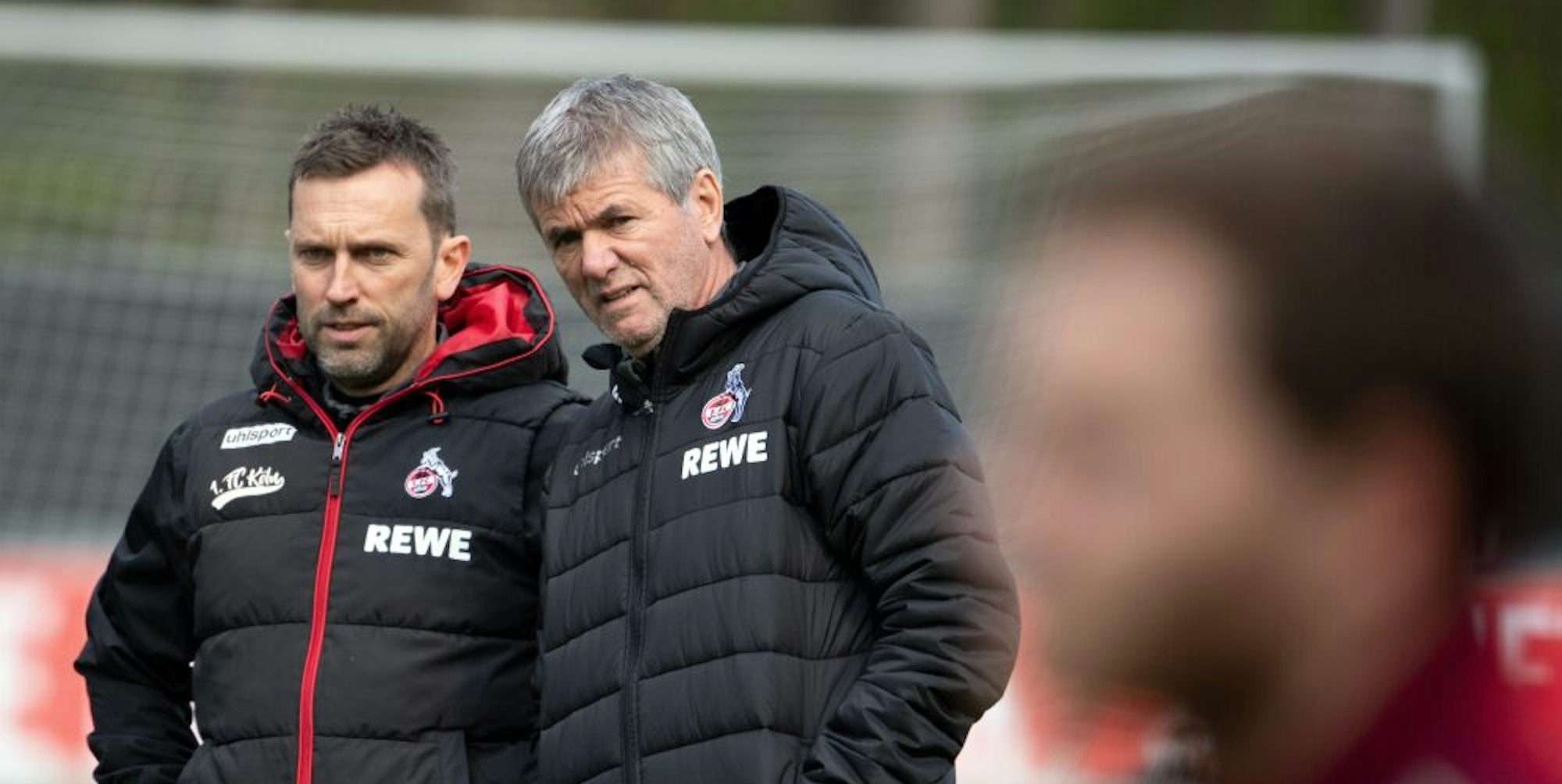 Enger Austausch: Co-Trainer André Pawlak (l.) und der neue Chefcoach Friedhelm Funkel.