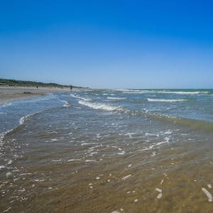 Beach_relax_Rennesse_Holland_Strand_Wiki_dronepicr2.0_(20328851085)