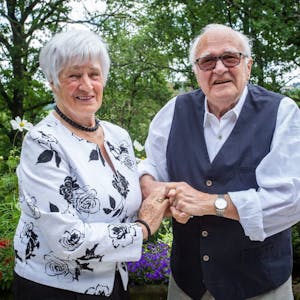 Seit 60 Jahren sind Maria und Hubertus Busch aus Morsbach-Alzen glücklich verheiratet.
