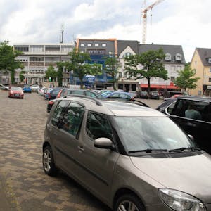 Ein Bild, das es auch in Zukunft geben wird: Autos parken auf dem Eitorfer Marktplatz.