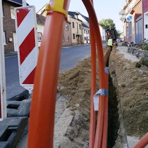 Die Deutsche Glasfaser verlegt Kabel in Erftstadt Friesheim, auch in Erp wird das schnelle Netz ausgebaut.