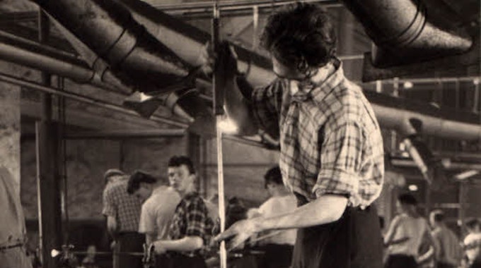 Die Ichendorfer Glashütte war für ihre Produkte bekannt. Die Glasbläser arbeiteten in großer Hitze.