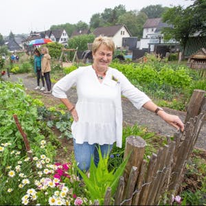 Auch die Eckenhagener dürfen sich im neuen Garten bedienen. Dr. Birgit Will hat diesen jetzt zur „Gartentour“ vorgestellt.