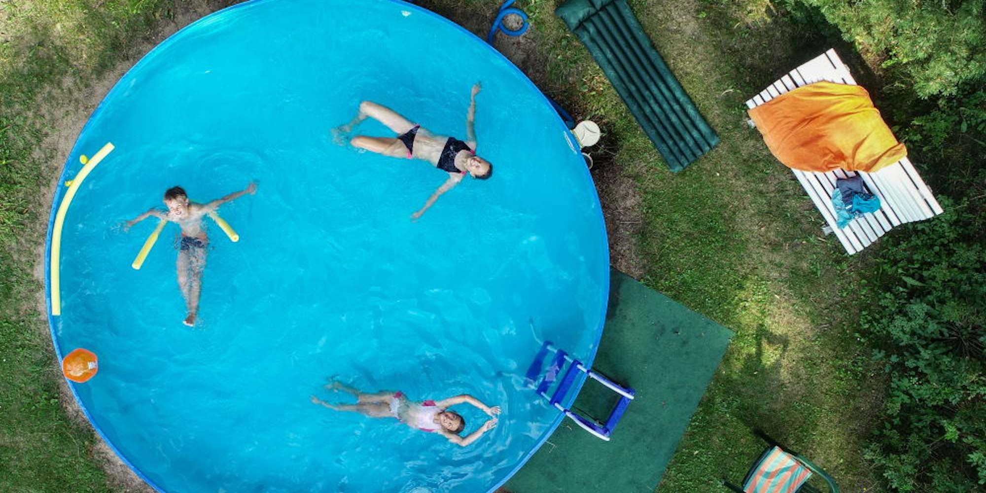 So könnte der diesjährige Sommerurlaub vor der Haustür aussehen – Planschen im Pool statt im Meer.