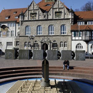 Sprudelnde Steuereinnahmen verzeichnen die Verantwortlichen im Bergisch Gladbacher Rathaus. Doch so richtig kann sich darüber niemand freuen.
