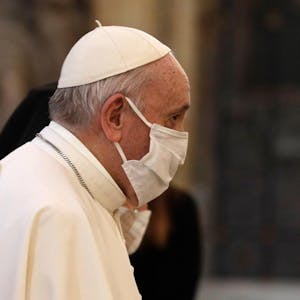 Papst mit Maske