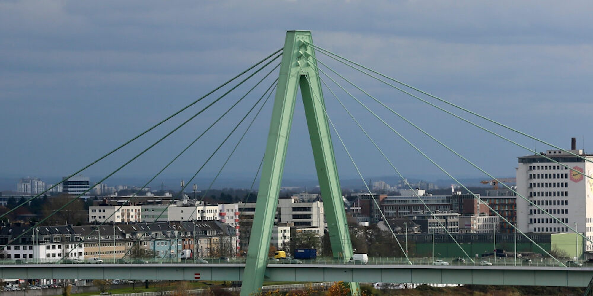 Die Severinsbrücke soll einen Treppenturm erhalten.