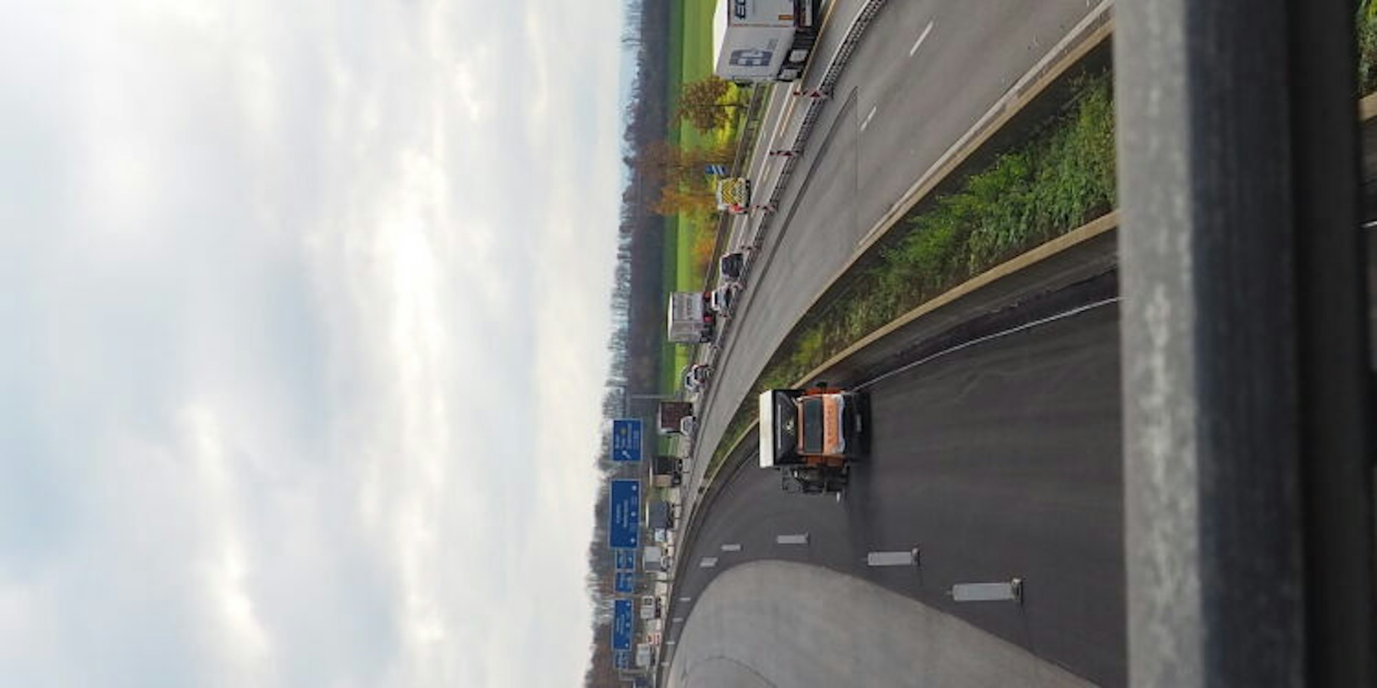 Die A1 in Fahrtrichtung Köln ist zur Zeit gesperrt.