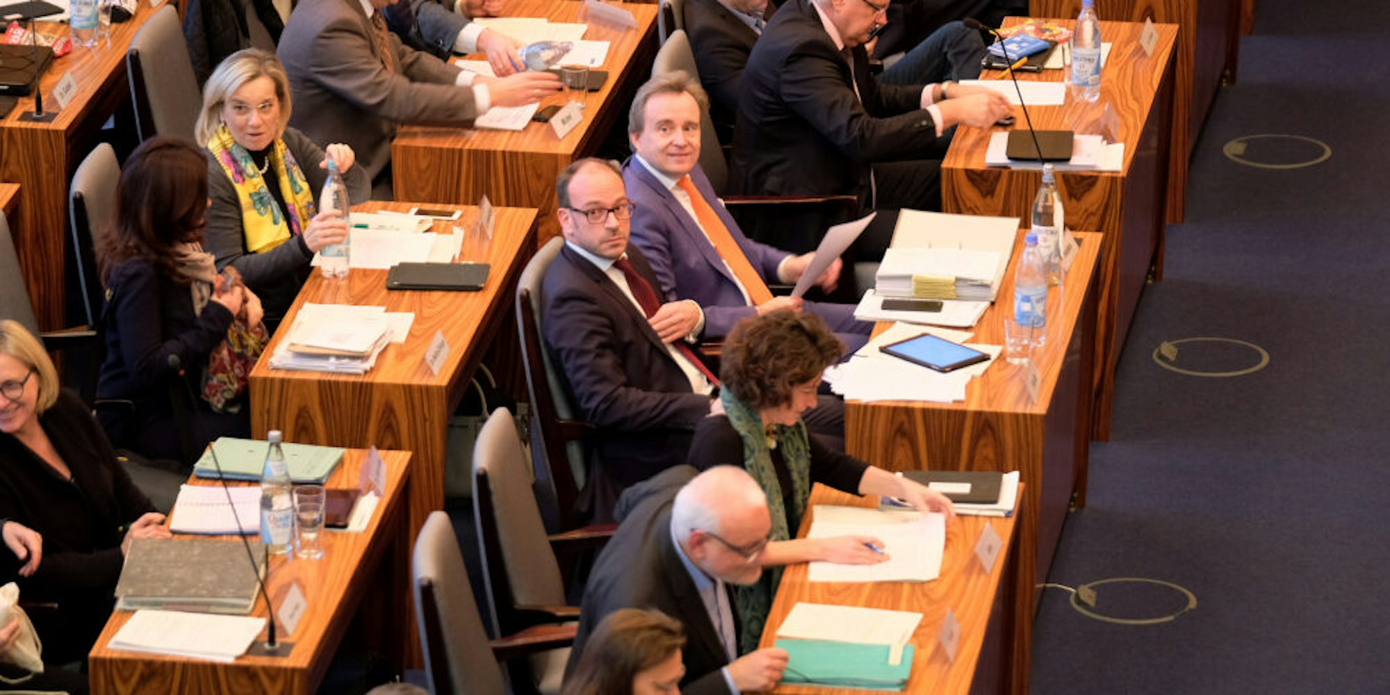  Das Archivbild aus 2017 zeigt Geschäftsführer Niklas Kienitz (l.) neben Fraktionschef Bernd Petelkau im Ratssaal
