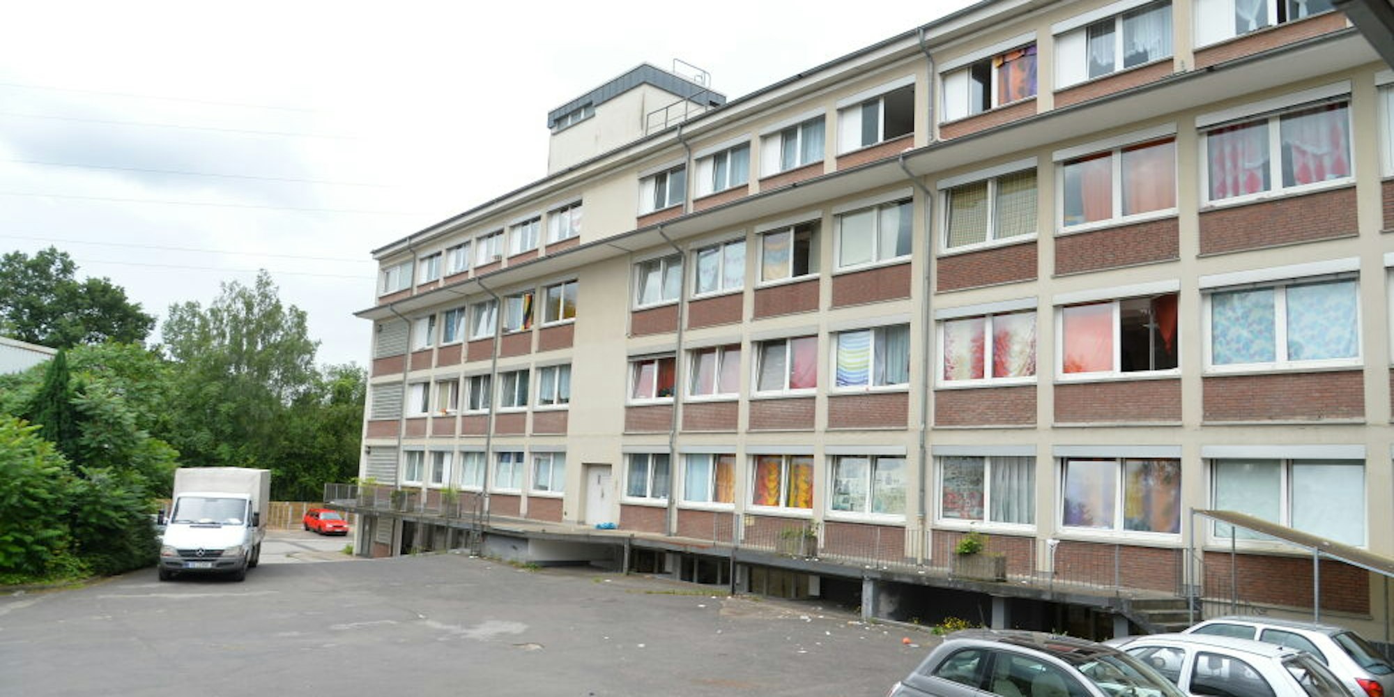 Die Stadtverwaltung nutzt seit Jahren das Gustav-Lübbe-Haus in Heidkamp, um Arbeitsplätze unterzubringen. Dort leben auch Flüchtlinge. Das neue Bürogebäude liegt in der Nähe.