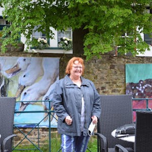 Künstlerin Agi Saller-Franke ist mit einem Werk bei der Open-Air-Galerie vertreten.
