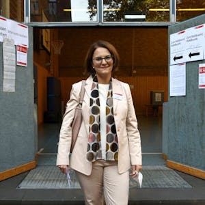 Bundestagswahl 2021 in Köln. Wahlleiterin Dörte Diemert geht in der GGS Balthasarstraße  wählen.