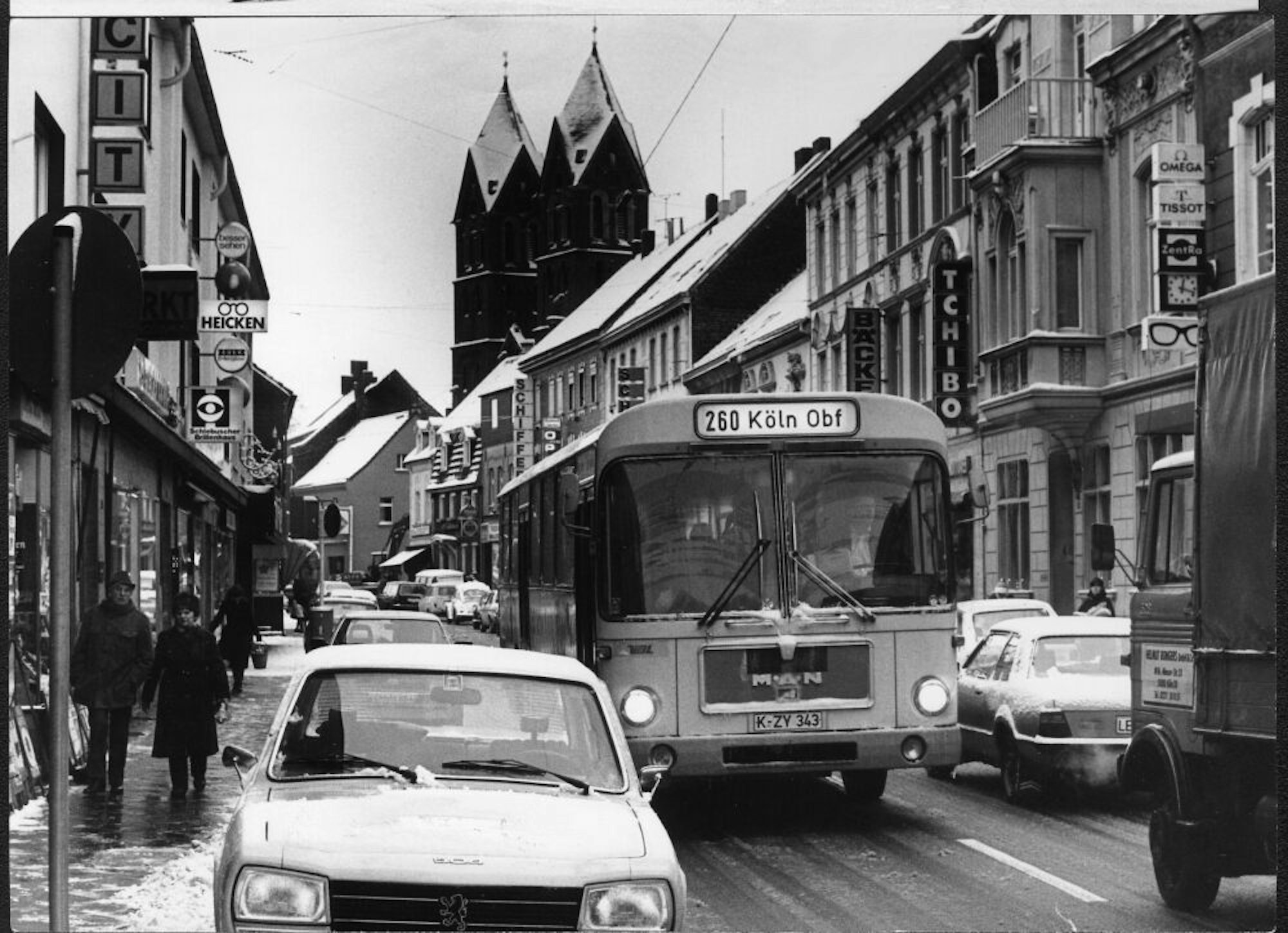 Die Bergische Landstraße wurde erst 1993 zur Fußgängerzone – auf Drängen der Schlebuscher Kaufleute.