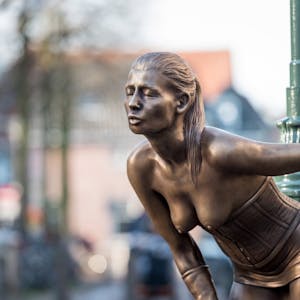 Die Skulptur wurde schon probeweise am vorgesehenen Standort in Alkmaar aufgestellt.