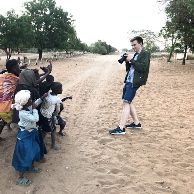 Die Kinder in Madagaskar freuten sich, wenn Zahnmedizinstudent Tim Halstenbach sie mit seiner Kamera fotografierte.