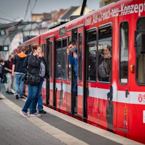 Die Taktverdichtung unter der Woche hat auf den Bonner Stadt- und Straßenbahnlinien Fahrgastzuwächse von vier Prozent gebracht, an den Wochenenden 20 Prozent.