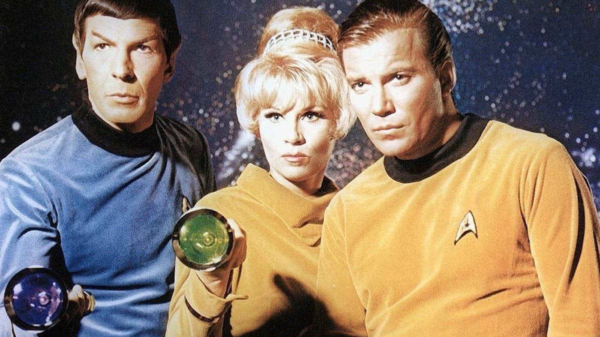 Am Set von „Star Trek“: Grace Lee Whitney mit ihren Kollegen Leonard Nimoy (l.) und William Shatner.