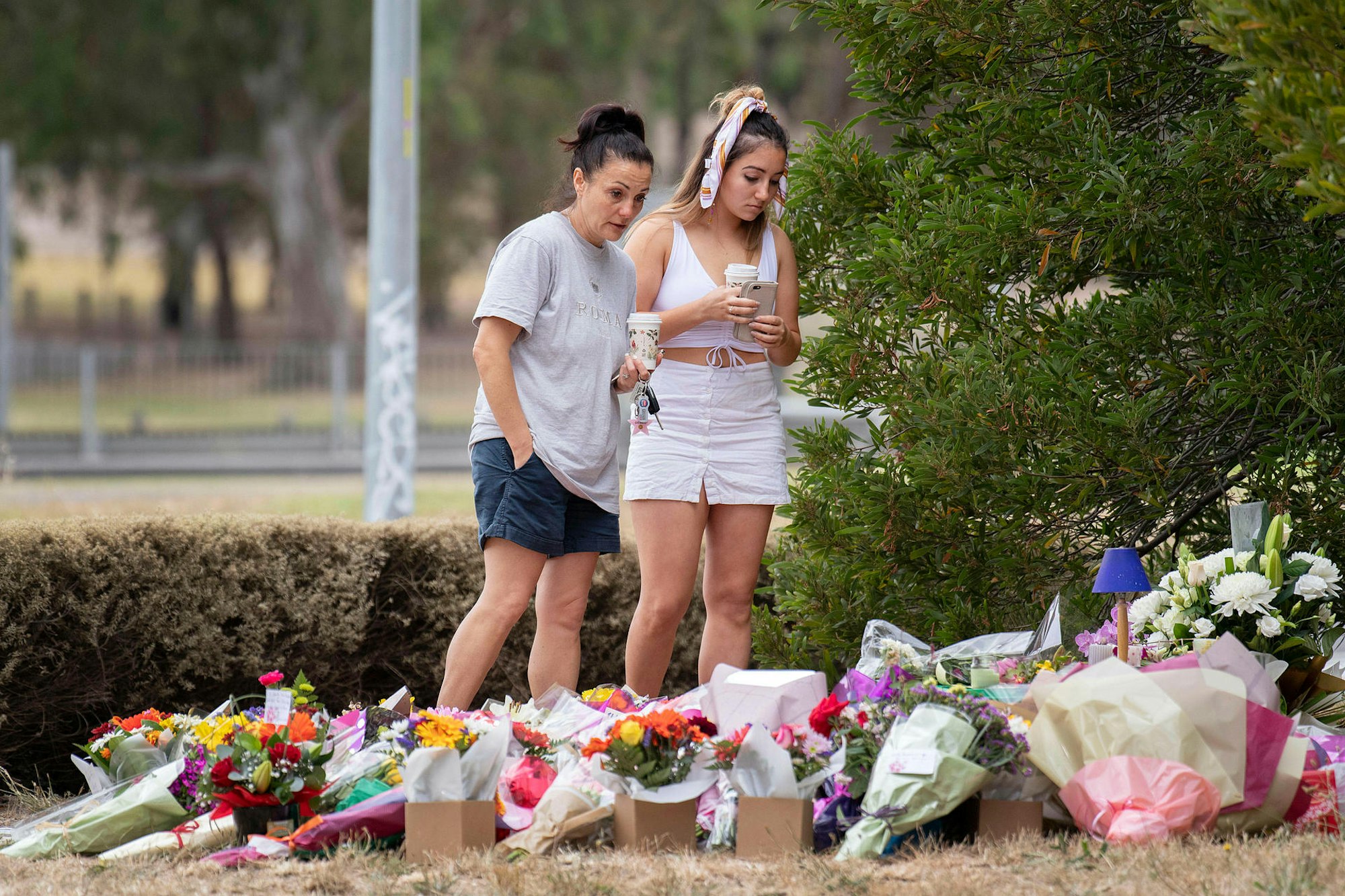 Isrealische STudentin in Melbourne ermordet - Blumen am Fundort